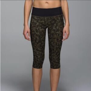 Lululemon run top speed crop full on luxstreme jungle fatigue green size 4